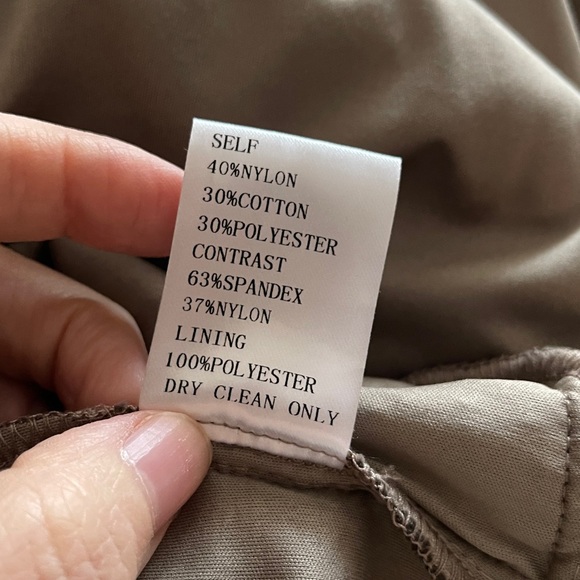 TADASHI SHOJI Elegant Gold Floral Gown - Picture 12 of 13